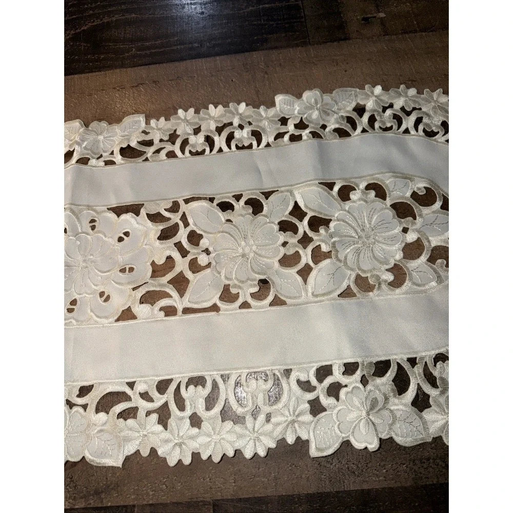 Vintage Jabara Embroidered Cutwork Table Runner Cream Floral 34x13 Dresser Scarf